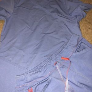 Top and bottom scrubs